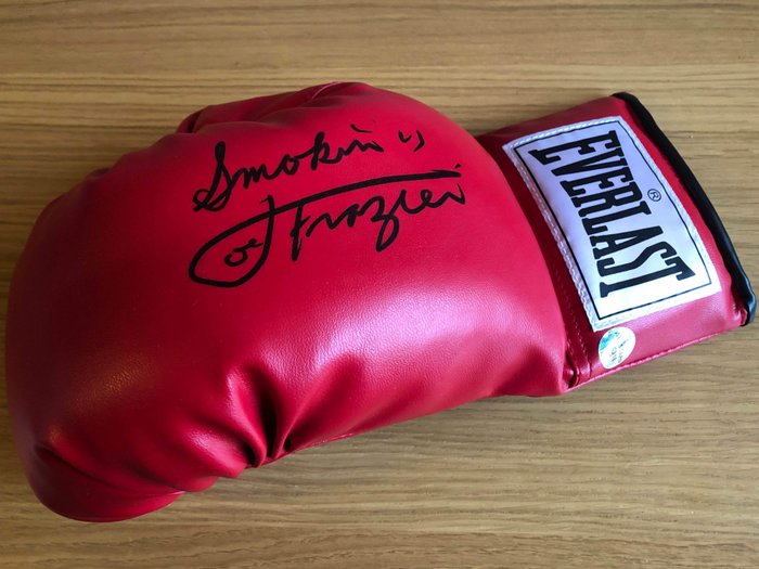 Jason Welborn Signed Glove with COA British Champion & World Title Challenger 