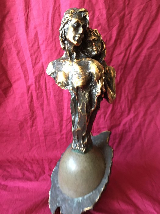 Paor S.A - 年份-雕塑對宇宙的熱戀中的情侶 - 手工製作的所有浮雕青銅高44厘米