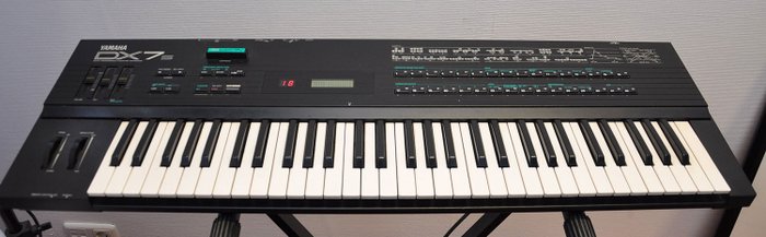 Yamaha - DX7 - Syntetisaattori - Japani - 1983