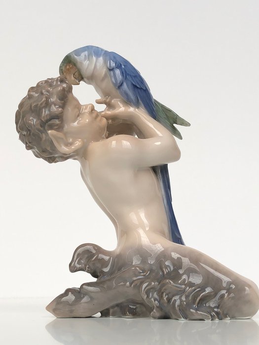 Chr. Thomsen - Royal Copenhagen - Figurine d'un faune avec perroquet - Porcelaine