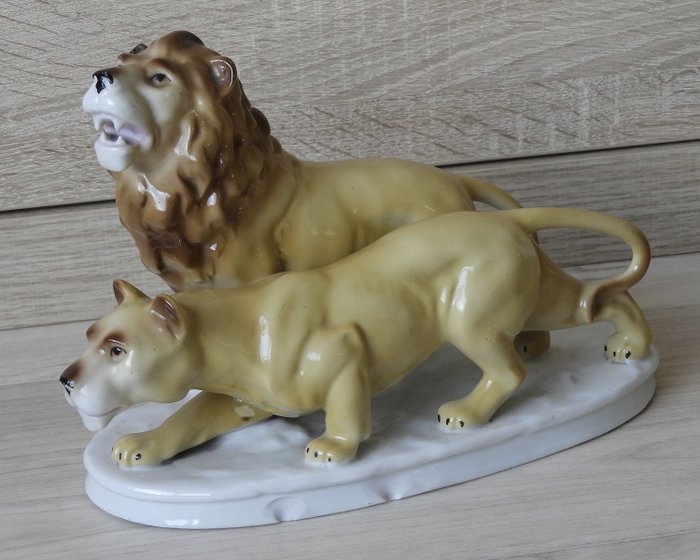 Carl Scheidig - lejon och lejoninna statyett - Porslin