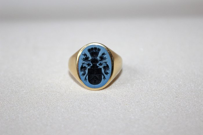 14 kt. Gold - Yellow gold signet ring with family crest Blue layer stone