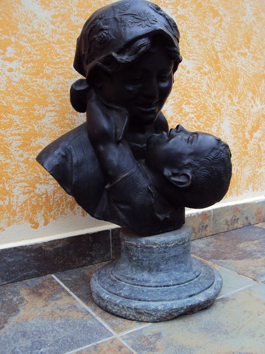 Antonio Merente (Napoli, XIX - XX sec) - 雕塑, “母亲” - 大理石, 黄铜色 - 20世纪上半叶