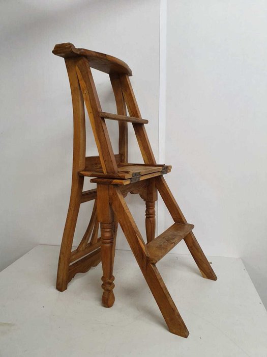vecchia sedia antica della scala - sedia della scala della biblioteca - Legno