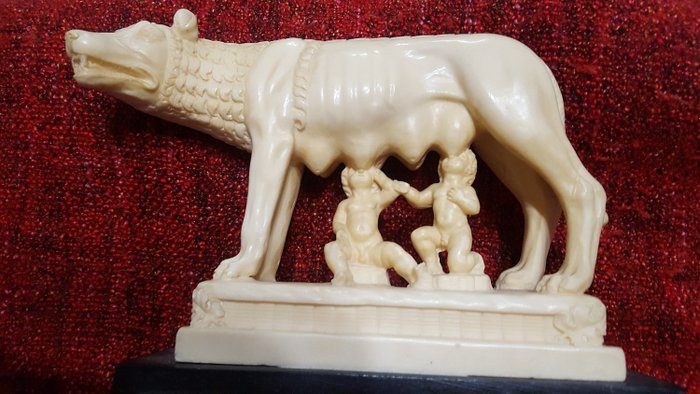 A.SANTINI - SCULPTOR A. SANTINI "La louve Romulus et Romus" Classic Figure made in Italy (1) - Résine - socle marbre noir 