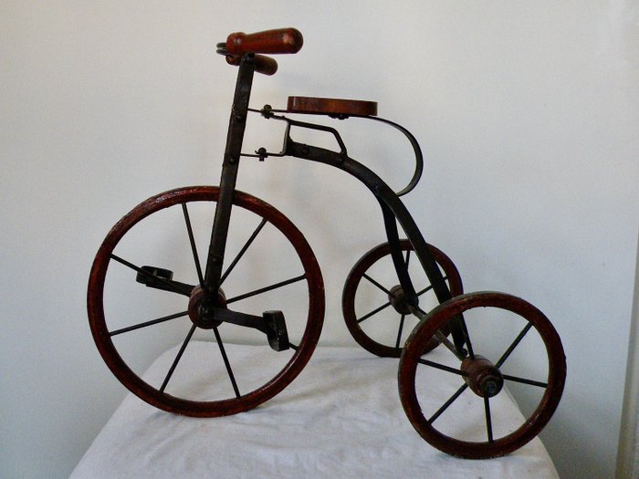 Precioso triciclo antiguo - Hierro forjado - Hierro forjado - Madera