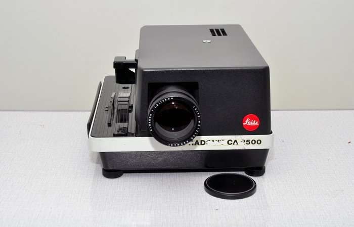 Leica (Leitz) LEITZ PRADOVIT  CA 2500  DIAPROJECTOR  MET 2 LENZEN