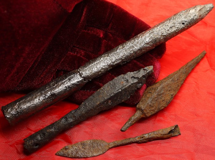 Parafuso de Besta Explosiva Cabeça de Seta Balista - 18 cm - 4 peças - Ferro - século XIV