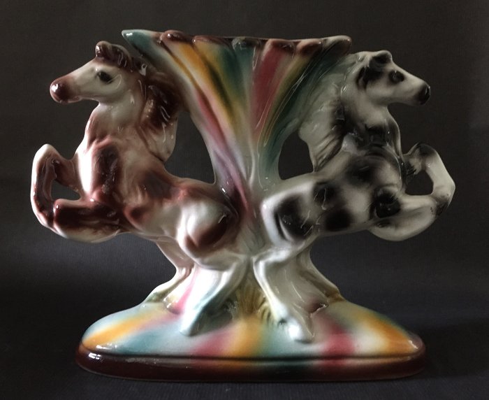 Vase des années 1950 avec des chevaux (1) - Porcelaine