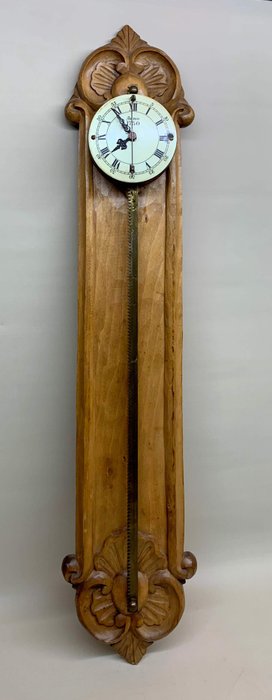 vu l'horloge - bois sculpté - Seconde moitié du XXe siècle