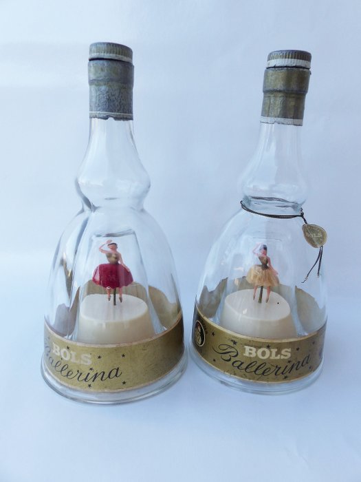 Lucas Bols  - 2 drankflessen uit de jaren 1950 met binnen een automaatdanser en een doos (2) - glas