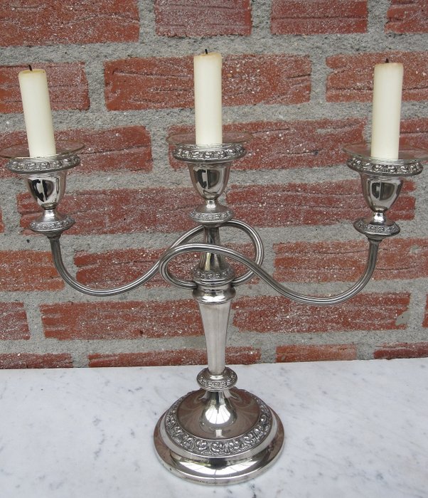 Ianthe - Kerzenständer - Versilbert