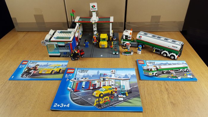 LEGO - City - station, truck 7993 + 3180 - -