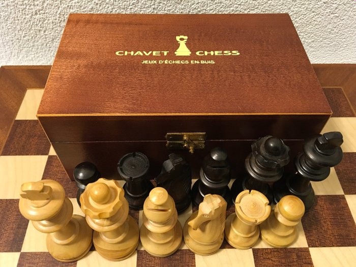 Klassiska Chavet Chess-bitar - viktade - Trä