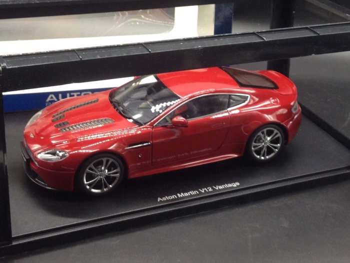 1:18 AUTOart Aston Martin Vantage V12 Coupe red NEW bei PREMIUM-MODELCARS