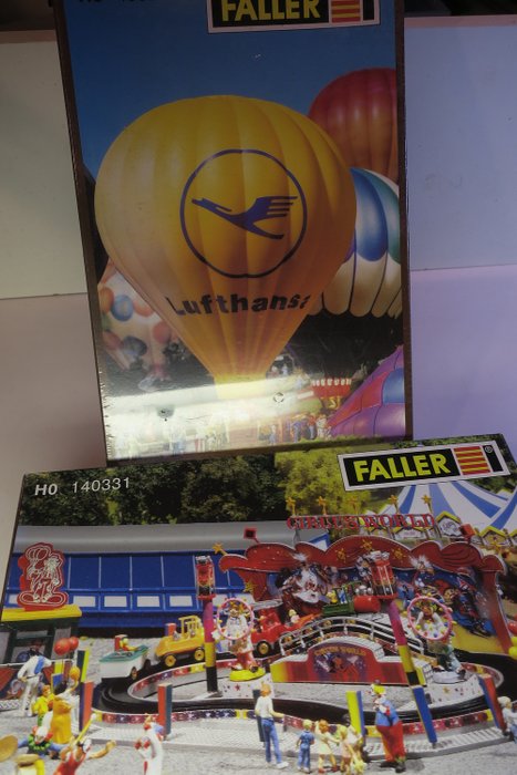Faller H0 - 140331 / 1002 - Díszlet - Körhinta cirkuszi világ és a hőlégballon Lufthansa