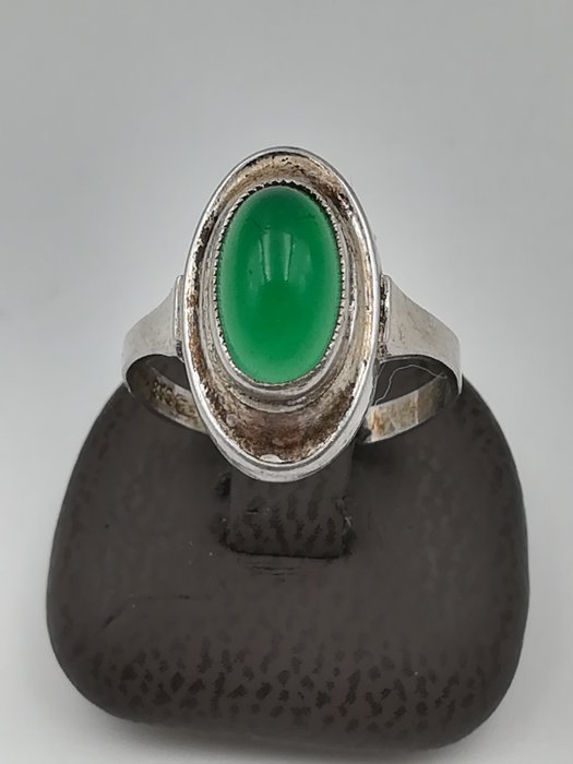 835 Sølv - Ring, Vintage - Dame ring med grøn sten i 835 sølv jade