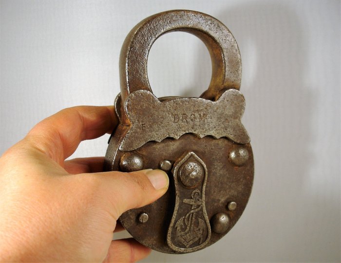 Magnum Lock de Coffer / Box marqué DRGM - Allemagne - Fer forgé - vers 1900