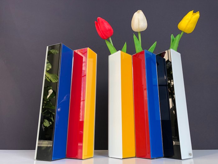 Frank Kerdil - PO: - Mondrian Line-Up Vase