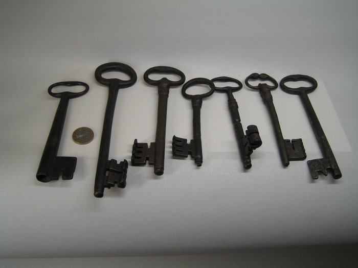 antike Schlüssel (7) - Eisen (geschmiedet) - 18. Jahrhundert - Catawiki