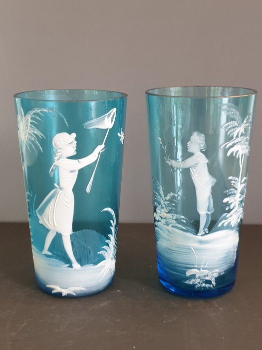 Mary Gregory (1856 - 24 mai 1908) - Glass object, Mary Gregory pair of blue glazed glasses - Art Nouveau - Glass