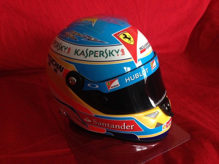 Ferrari - Formule 1 - Fernando Alonso - 1/2 casque demi-échelle