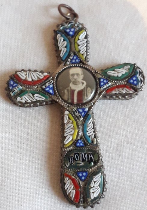 Mikromosaik und Messing - Italienischer Vintage Micro Mosaic Kreuz Anhänger Papst Pius XII