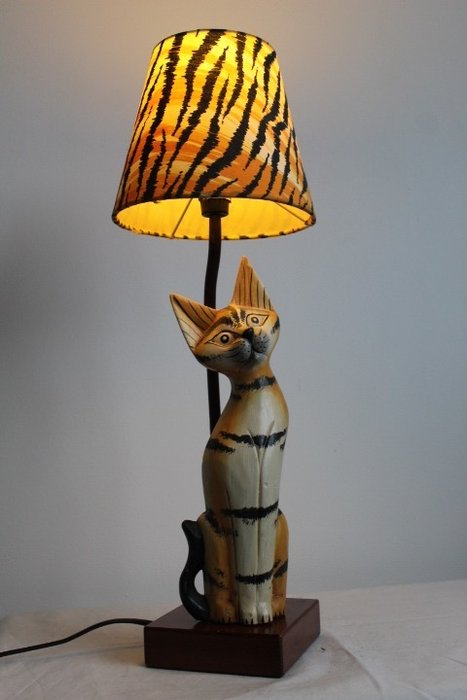 Tarogo cat cat table lamp