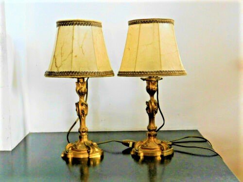 Pereche de suporturi de lumânări, nuanță de lampă electrificată în vezica de porc - Stilul Louis XV - Bronz (aurit) - Late 19th century