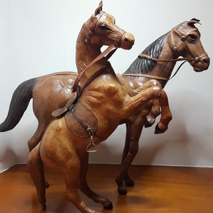 Sculpture, Ensemble de chevaux - Cuir