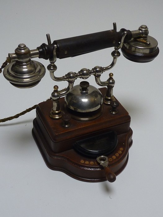 L. M. Ericsson Company Stockholm - 1927 - Seltenes antikes Telefonmodell HA 150 - Holz und Kupfer / Nickel