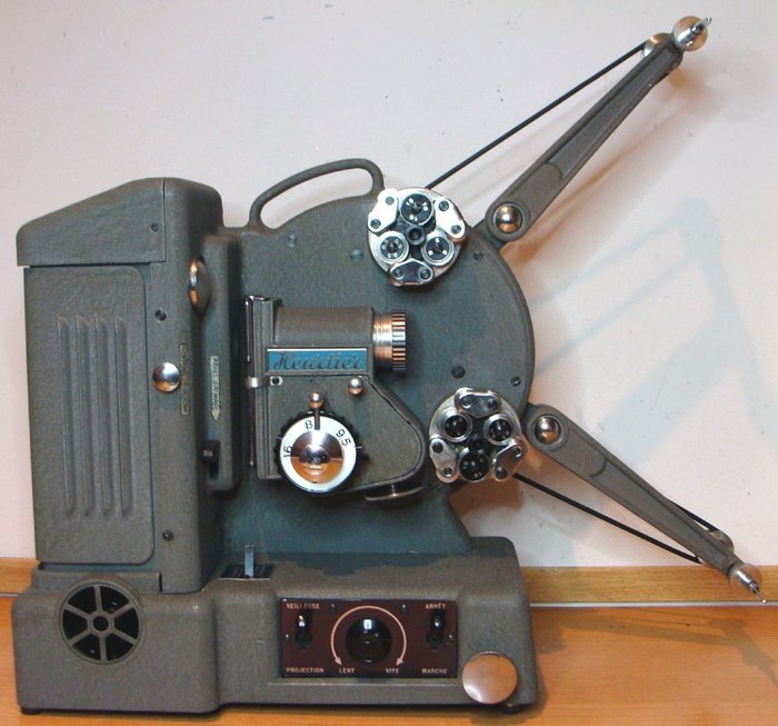 HEURTIER TRI-Film Projector Series 53, eind jaren '30 voor projectie van 9,5mm, 8mm en 16mm film