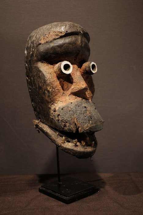 Poro Mask - Porcelain, Wood - Provenance Gaethan Schoonbroodt - Dan Gere - Liberia 