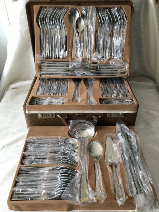 101-piece Luxe Erika Soligen cutlery set l