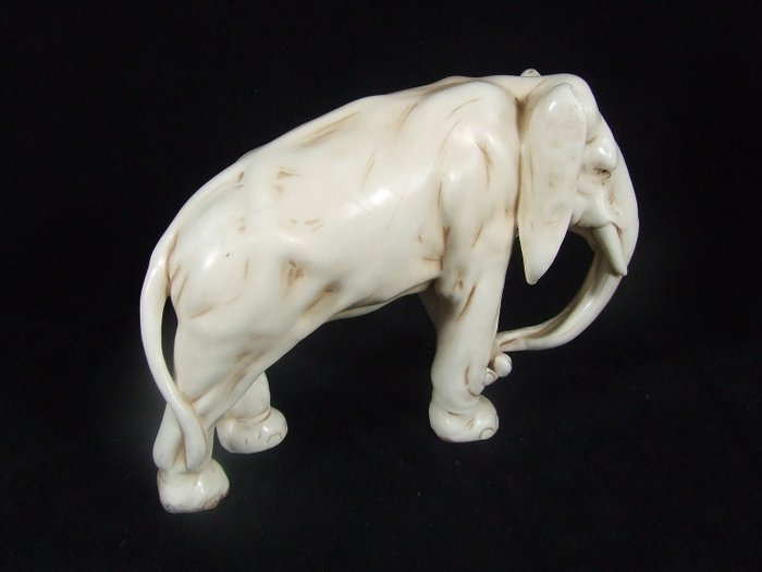 Royal Dux - Lille figur, elefant - Porcelæn