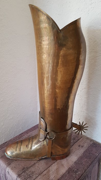 copper umbrella stand in the shape of a boot - Yellow copper