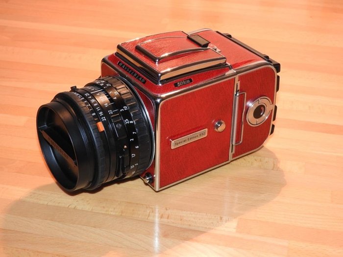 Hasselblad 501 cm red + CFE planar 80mm F2.8 + A12 ( - Catawiki