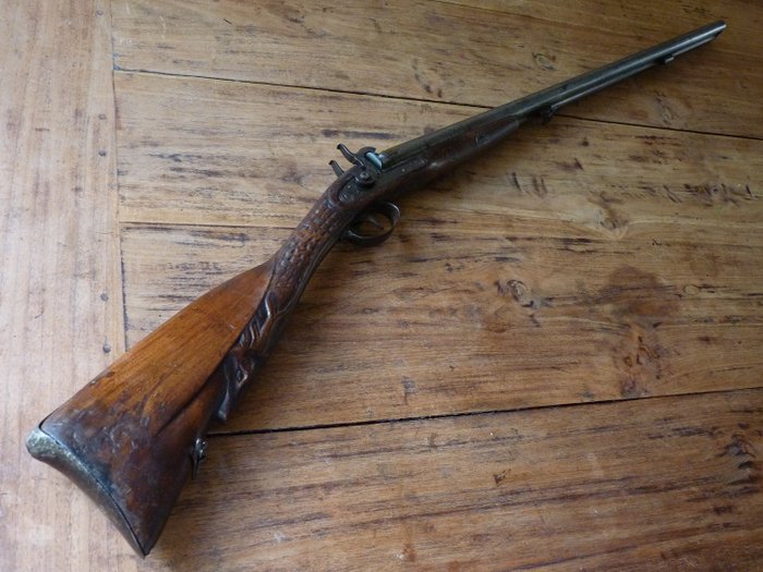 Francia - Jachtgeweer met houten kolf met hertenkop en vogel vleugel snijwerk - Dubbelloops jachtgeweer - Percusión - Escopeta, Rifle