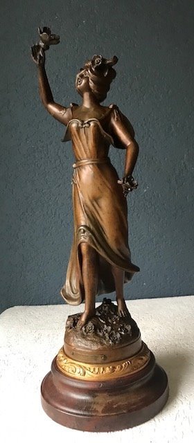 Charles Ruchot (act. ca. 1880-1925)  - Skulptur, "Bouton d'or" - junge Frau in anmutiger Pose - Art Nouveau - Holz, Zamak-Legierung - Anfang des 20. Jahrhunderts
