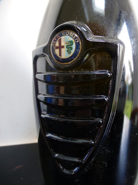 Rare official Alfa Romeo Design bottle - Alfa Romeo - Alfa Romeo Scrimaglio Blanc de Noir Brut - 2009