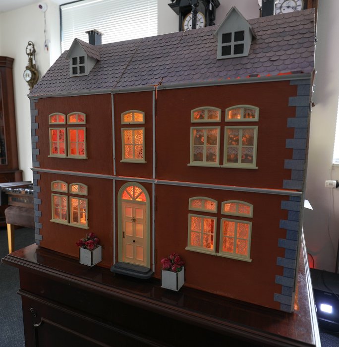 Poppenhuis Victorian dollhouse with 4 rooms - 1920-1929 - - Catawiki