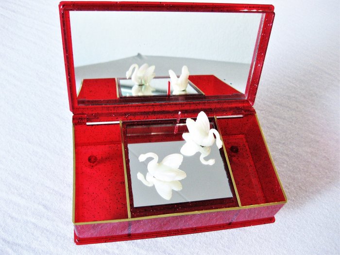 Music box with swimming swans on a mirror (1) - Plastic
