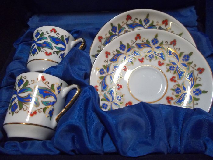 Güral Porselen - Xícaras e Pires feitos à mão em sua caixa de presente. (4) - Porcelana