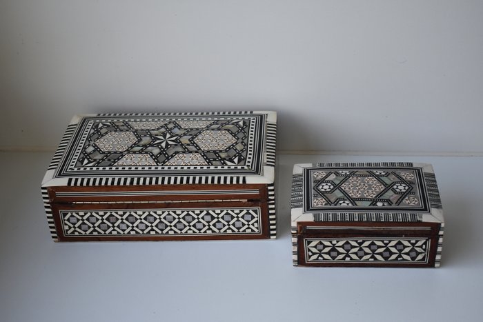 cutii de depozitare decorative cu incrustatie (2) - lemn - os - soacră