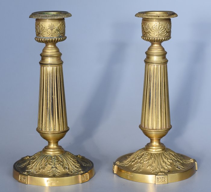 Cailar Bayard - Paire de bougeoirs  (2) - Style Louis XVI - Bronze (doré) - Fin du XIXe siècle