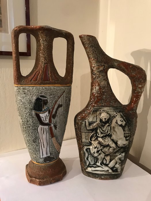 Bresciani - Arco Gardasee  - A jug & a vase with classical representation - Egyptian style - lava glaze (2)