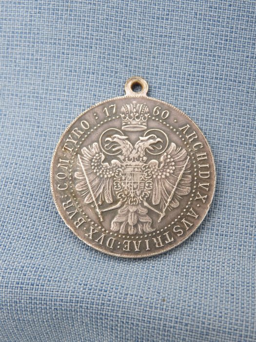 Medalha Maria Theresia 1760 - Estilo Barroco - Prata - século XVIII