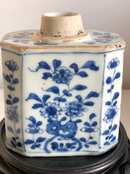 Tea caddy (1) - Chinese export - Porcelain - Flowers - theebus - China - 18th century