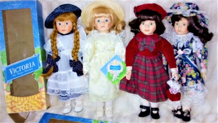 Promenade Collection  NIEUW - I8627 , T086257 , J9654 , A3737 - Doll 4 pieces Imogen Victoria Charlotte Elisabeth - 1880-1889