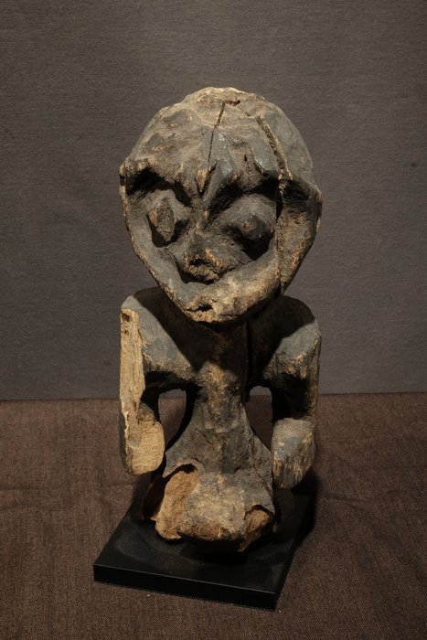 Shrine figure - Wood - Provenance Donald Taitt - Mambila - Nigeria 